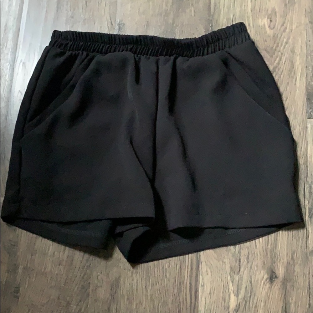 Black shorts with front pockets